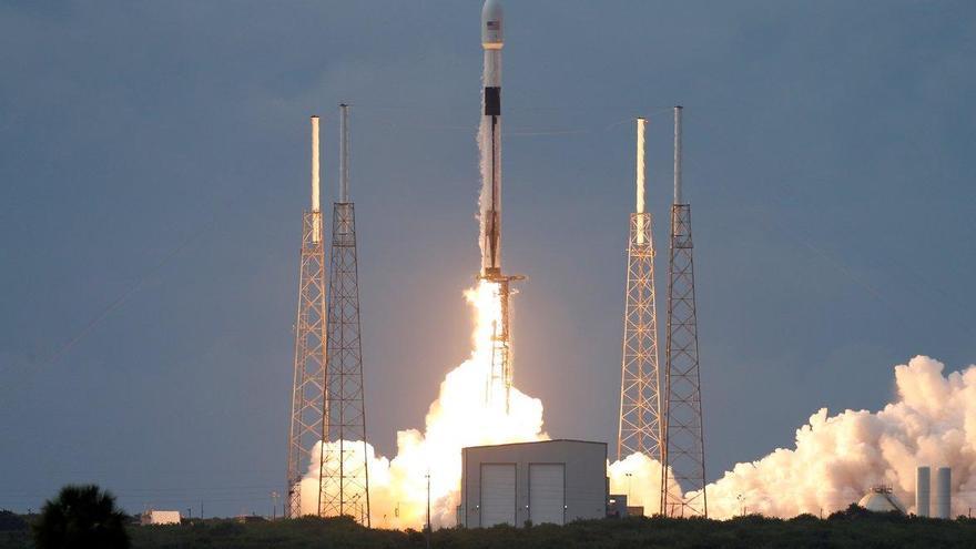 La nave de Space X se acopla con éxito a la Estación Espacial Internacional