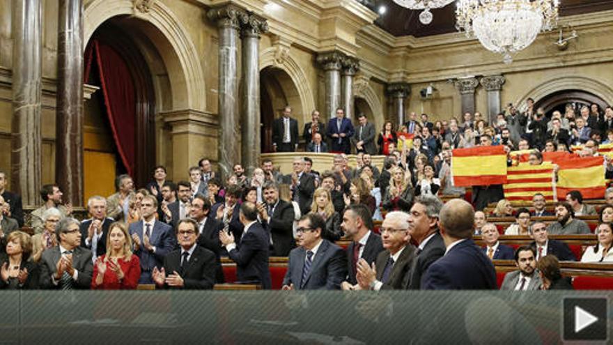El Parlament aprueba iniciar la ruptura con España