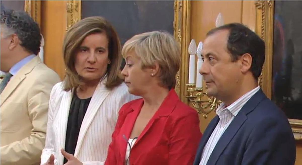 La ministra d’Ocupació, Fátima Báñez, es reuneix amb patronal i sindicats per proposar que les pensions pugin un mínim del 0,25% a partir de l’any que ve.