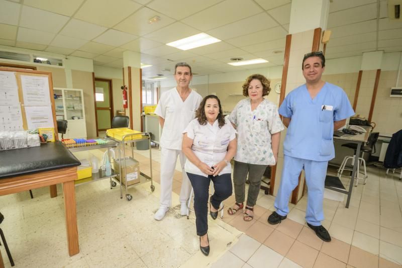 Una de las trabajadoras jubiladas del SCS nos enseña el ambulatorio de San Juan en su última semana de actividad, ya que el 7 de mayo se traslada a El Calero  | 30/04/2018 | Fotógrafo: Tony Hernández