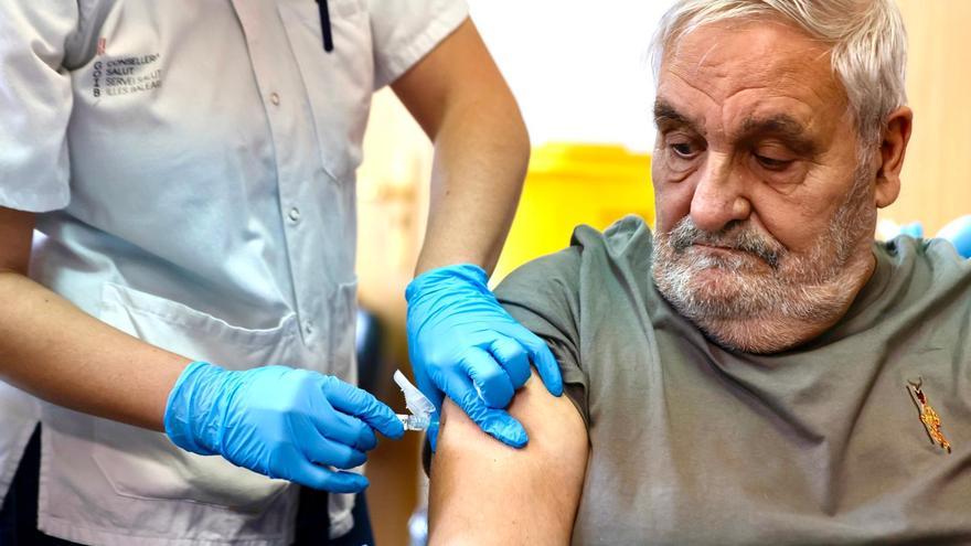 Inicia la campaña de vacunación contra la gripe y la COVID en las residencias y centros de día para personas mayores