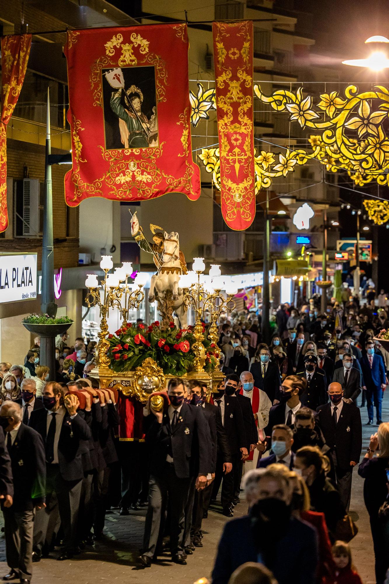 Sant Jaume vuelve a recorrer las calles en las Fiestas de Benidorm