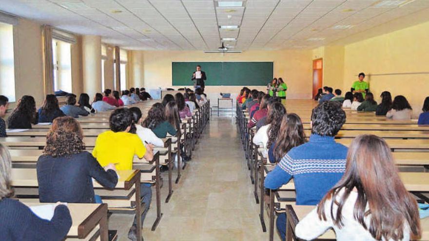 Alumnos en la Olimpiada Agroalimentaria, Ambiental y Forestal celebrada en la Escuela Politécnica de Zamora. |