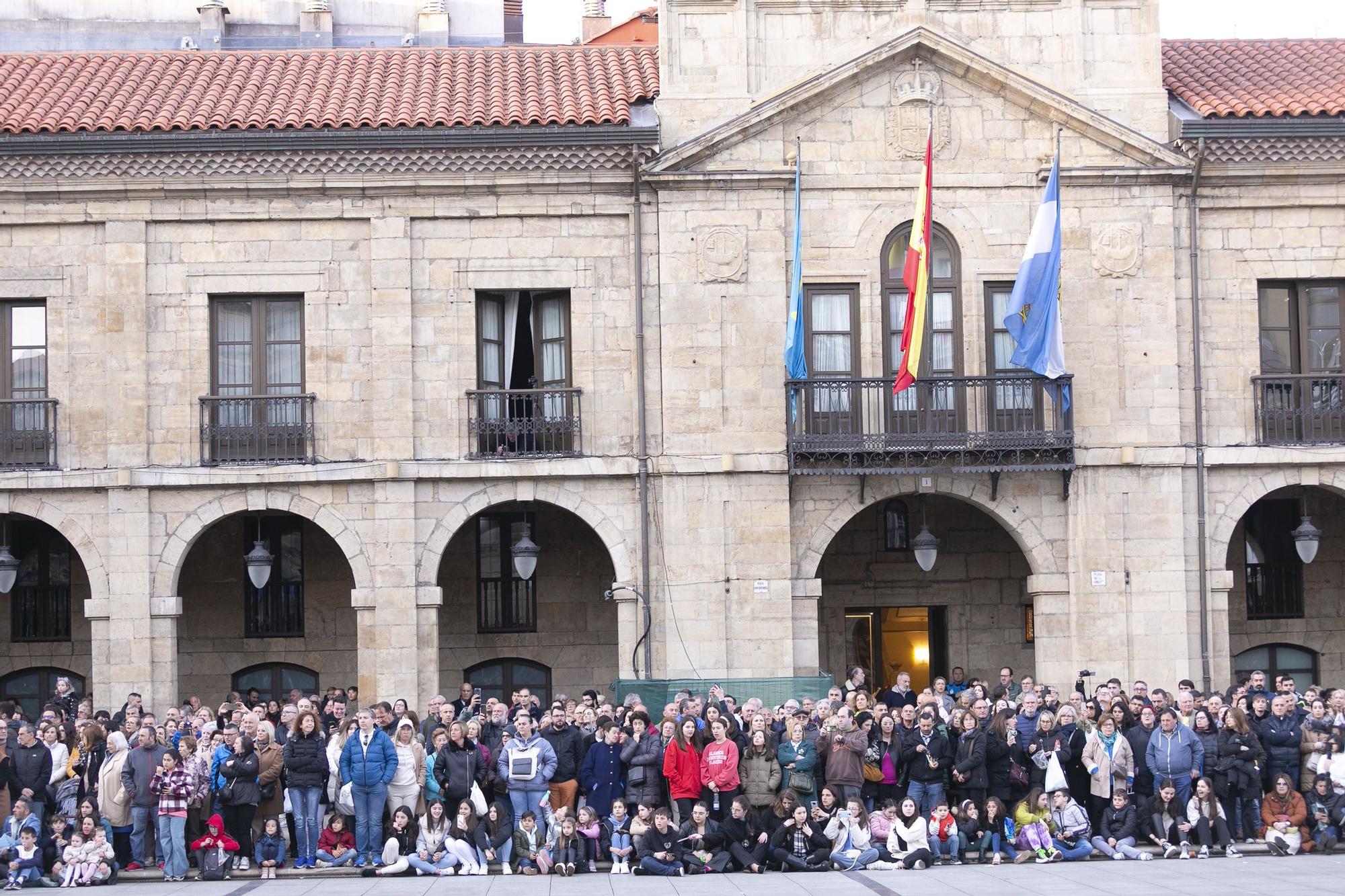 EN IMÁGENES: Así fue la procesión del Encuentro en Avilés