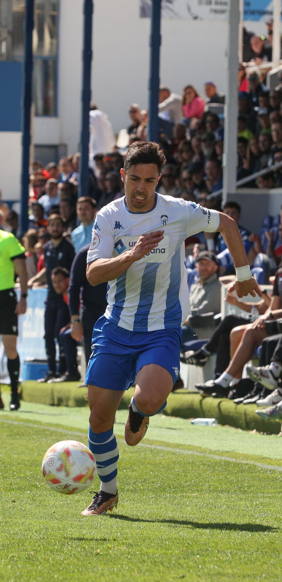 El Alcoyano se aleja del peligro (2-0)