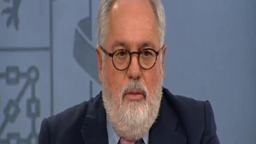 Cañete prefiere debatir con Schulz que con Elena Valenciano