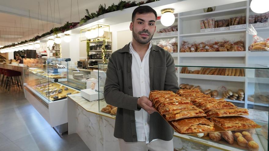 La mejor coca de tomate de Castellón: &quot;El secreto está en la masa; es crujiente pero no se deshace&quot;