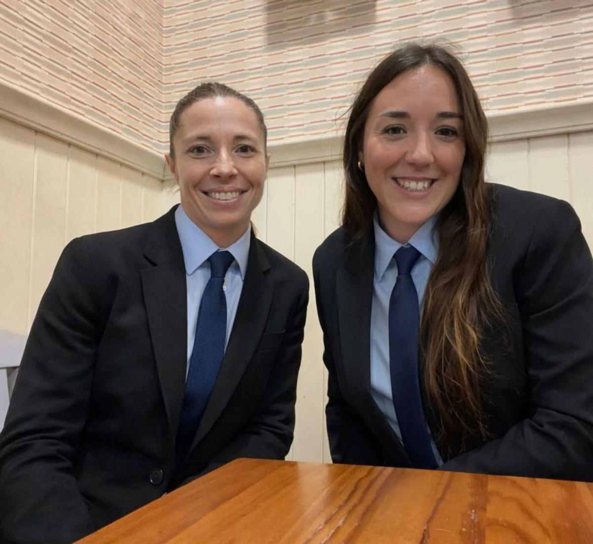 Por la izquierda, Silvia Vigil y Lucía Caicoya, ayer.