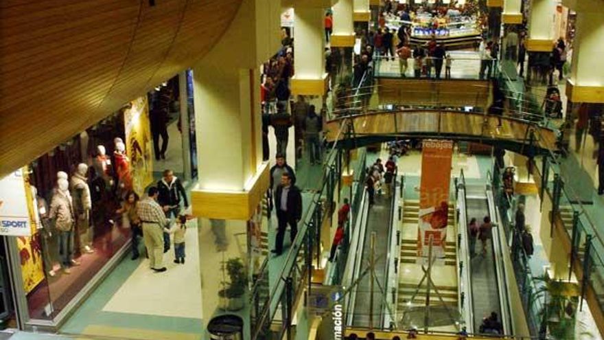 Interior de un centro comercial en Galicia.