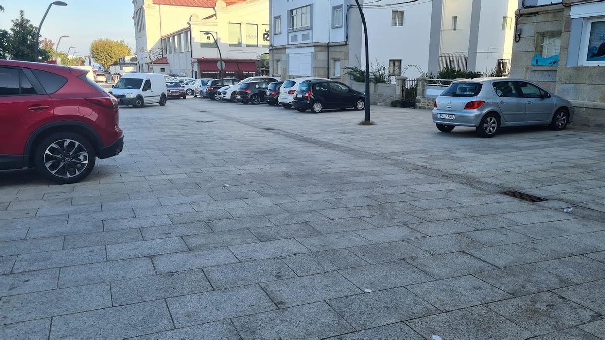 El entorno peatonal del colegio y la plaza de abastos.