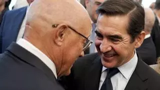 Carlos Torres y Josep Oliu, dos presidentes reforzados pese a todo un año después de la opa de BBVA a Banc Sabadell