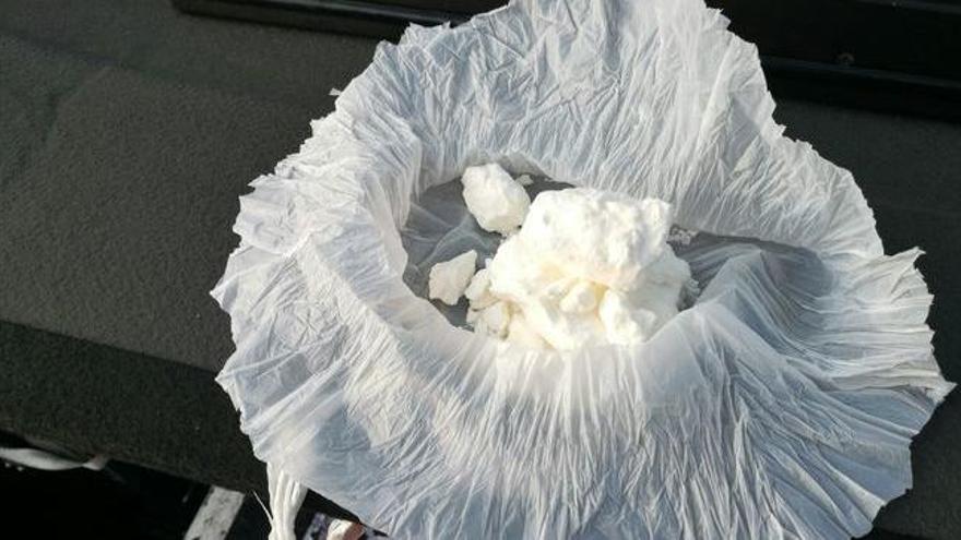 Tira 51 grams de cocaïna per la finestra del cotxe en fugir d&#039;un control a Calonge