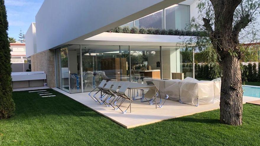 ¿Quieres conocer todas las posibilidades de la perfilería de aluminio? Visita Aluminios Las Islas en Ibiza Home Meeting