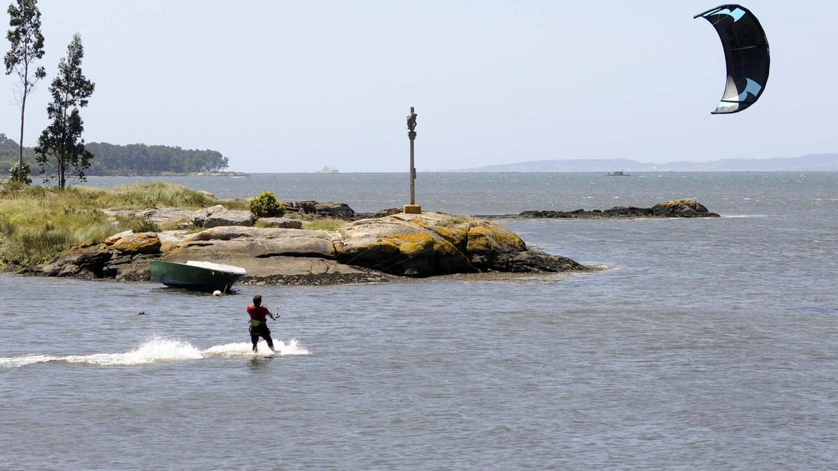 Exhibición de kite surf en Bamio, Vilagarcía