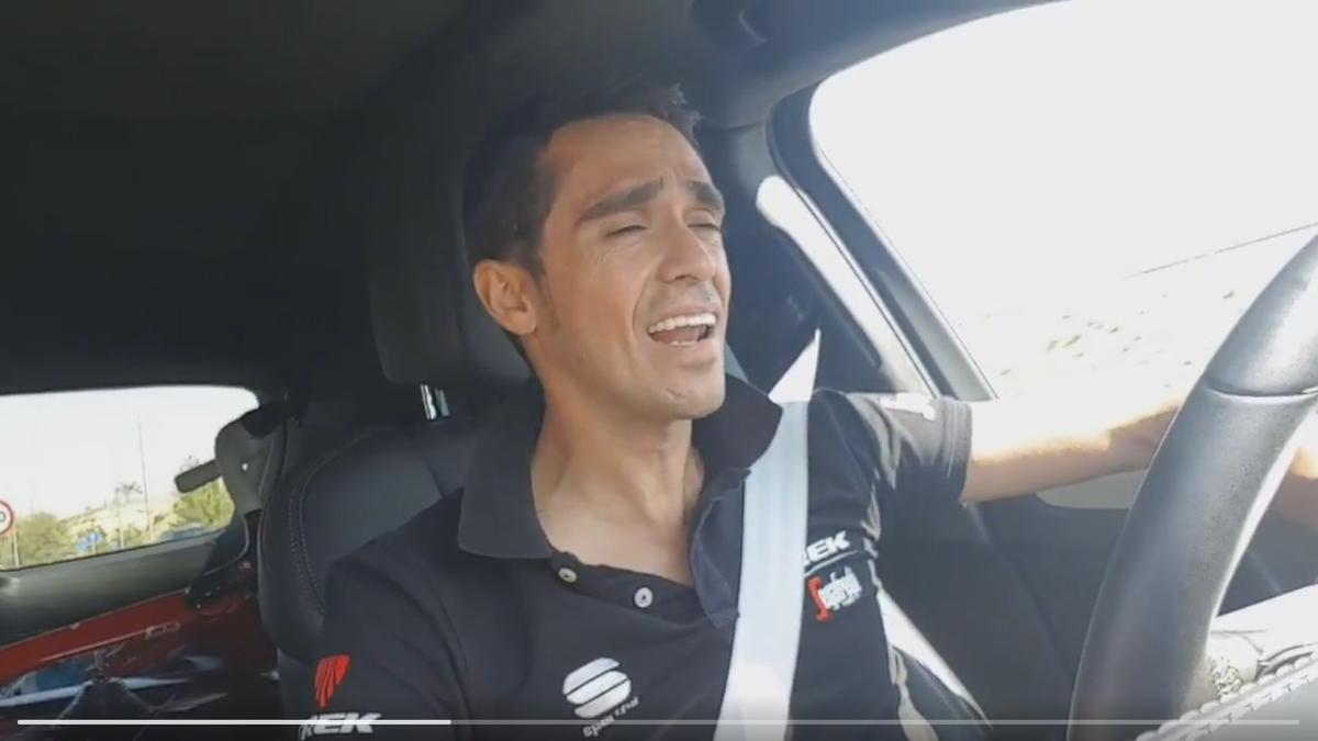 Alberto Contador, cantando flamenco al volante.