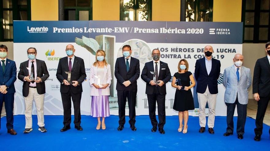 Ibán Molina, delegado de Iberdrola en la C.Valenciana; Joan Pedrola, miembro de la junta directiva del Colegio de Biólogos; Jaime Giner, presidente del Colegio de Farmacéuticos;
Mercedes Hurtado, presidenta del Colegio de Médicos; el presidente de la Generalitat, Ximo Puig; Juan José Tirado, presidente del Colegio de Enfermería; Inmaculada Ibor, 
presidenta del Colegio de Veterinarios; Juan Antonio López Ruiz de Zuazo, consejero delegado de Prensa Ibérica en la C.Valenciana; Jesús Prado, consejero de Prensa Ibérica 
y Andrés Sánchez, gerente general de Prensa Ibérica para las empresas del arco mediterráneo. fernando bustamante