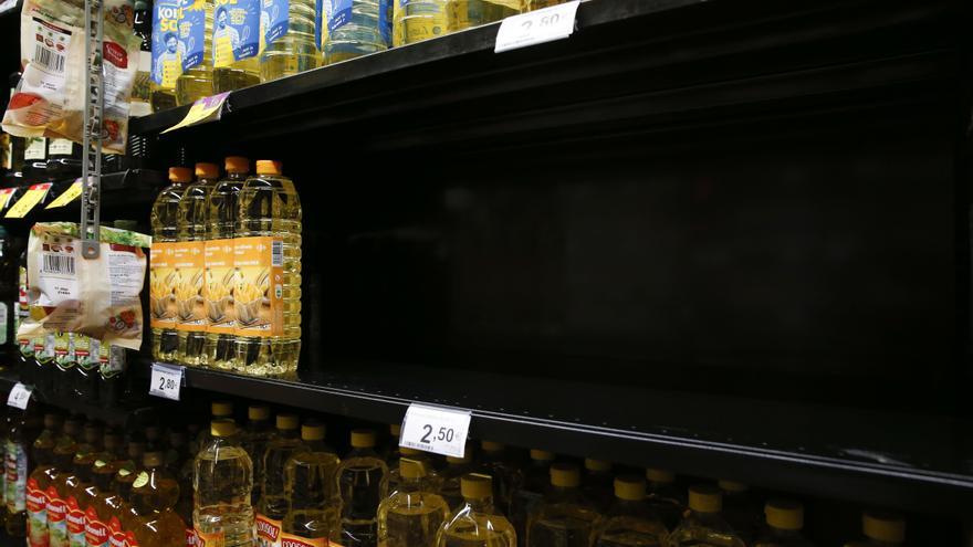 Facua avisa de que limitar las unidades de aceite de girasol que se pueden comprar es ilegal