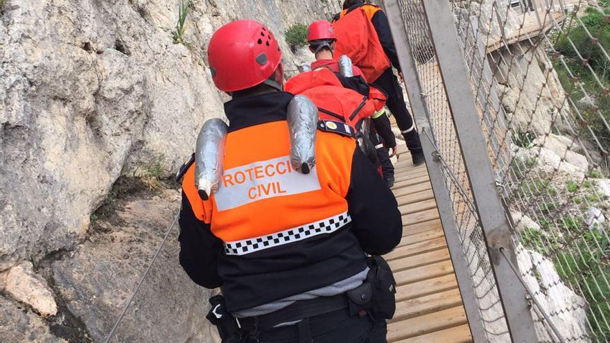 Momento de la evacuación de la accidentada.