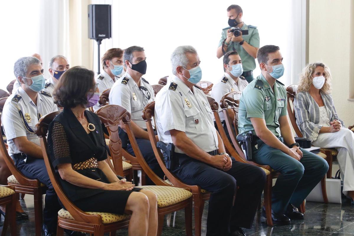 Entrega de diplomas en reconocimiento a la labor de las Fuerzas y ...