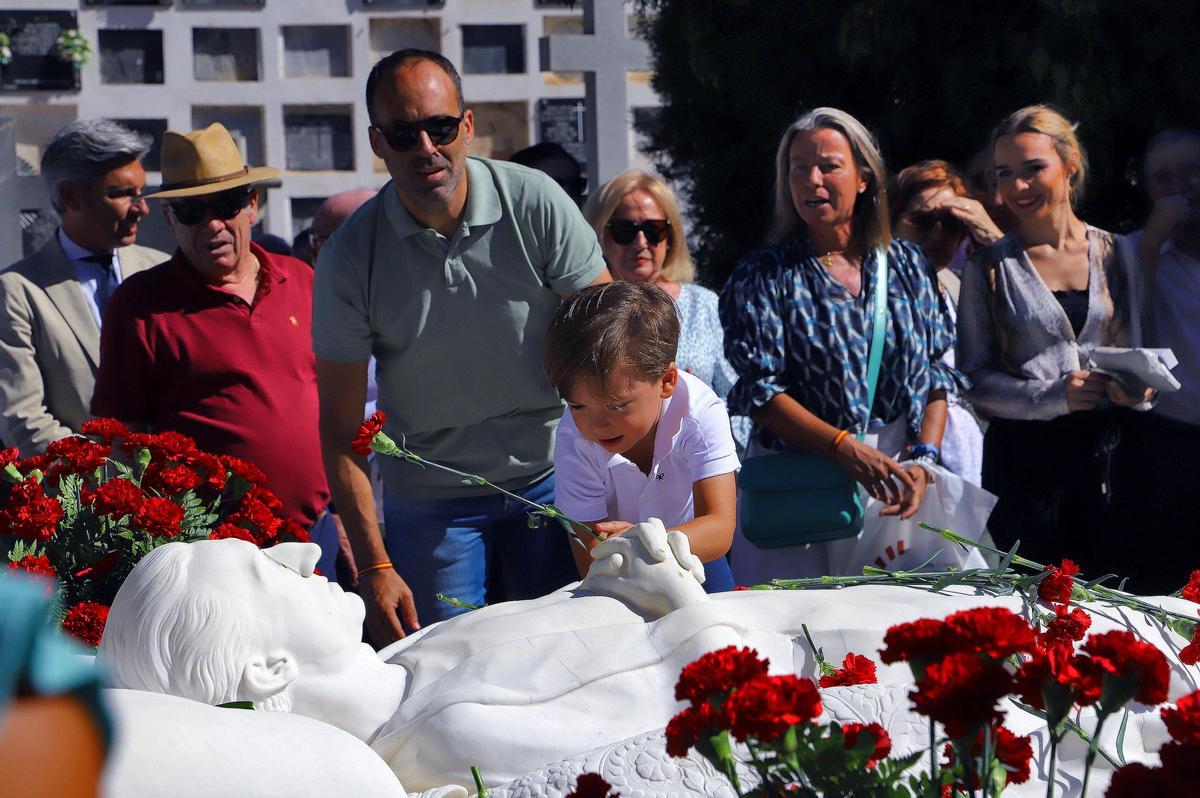 Ofrenda floral a Manolete