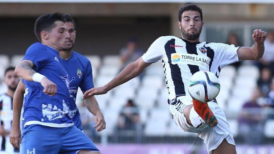 El CD Castellón solo araña un empate en casa ante el Poblense (0-0)