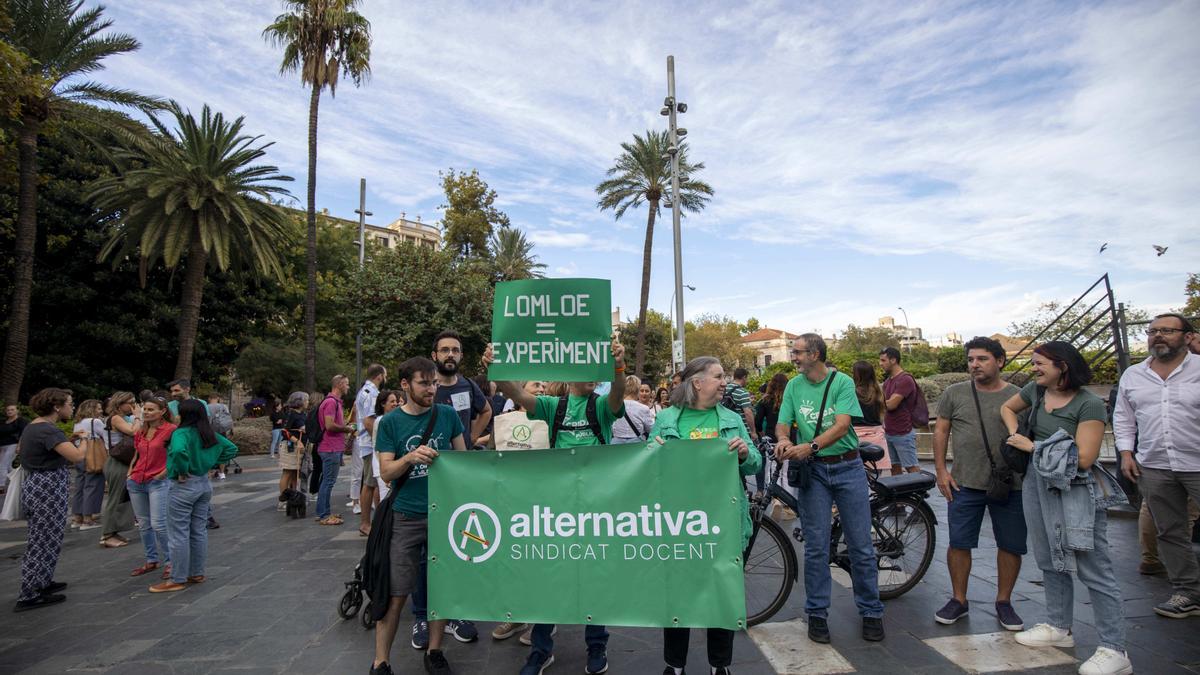 CONCENTRACION DE ALTERNATIVA CONTRA LA APLICACION DE LA LOMLOE