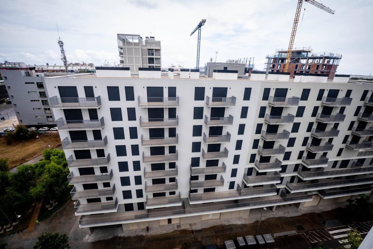 Barcelona 18/05/2026 Barcelona Promoción de vivienda de protección oficial pendiente de adjudicar en la Marina del Prat Vermell. Edificio Pontils. AUTOR: JORDI OTIX
