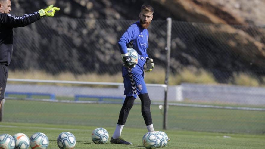 Adrián Ortolá, en un entrenamiento anterior del CD Tenerife.