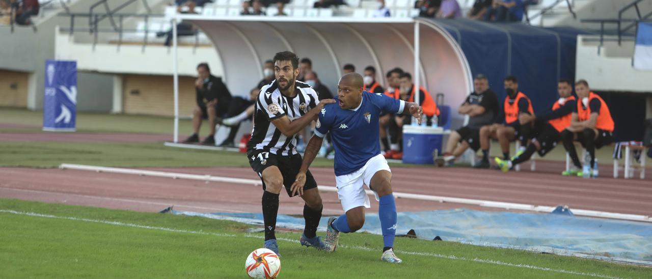 Salva Ruiz se ha convertido en un fijo en el lateral zurdo del Castellón y, además de defender, ha marcado dos goles.