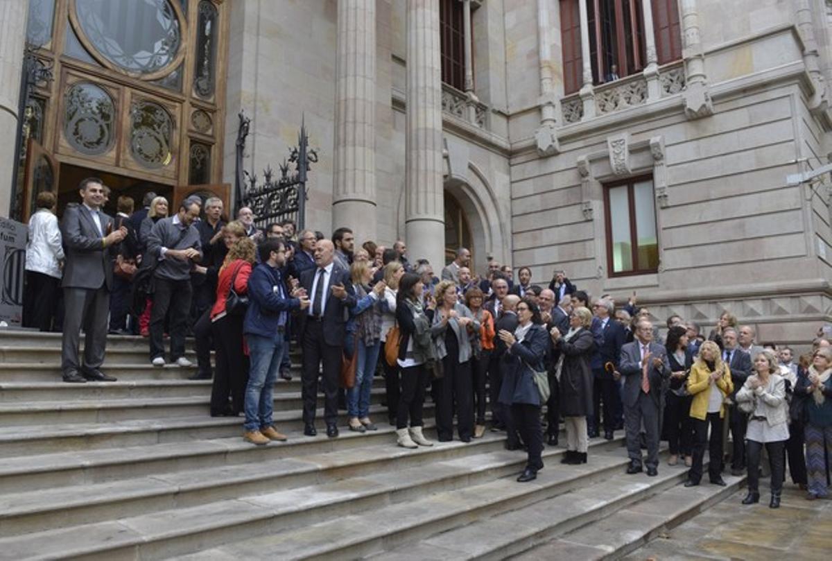 ’Consellers’ y diputados han arropado a Irene Rigau a declarar ante el juzgado.