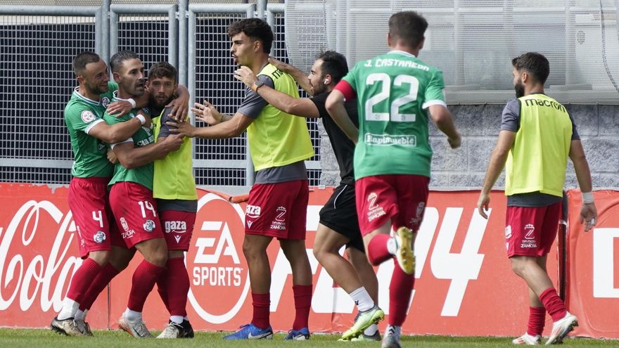 ¿Es el gol de Kike Márquez en el Bilbao Athletic - Zamora CF el mejor tanto de la jornada?