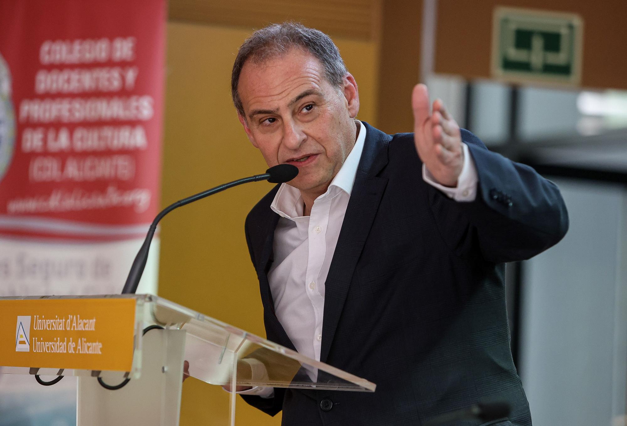 El Colegio de Docentes y Licenciados conmemora sus 80 años en Alicante