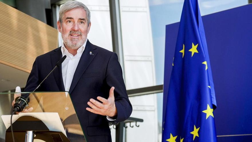 El presidente de Canarias pide una estrategia europea para atender a los menores no acompañados