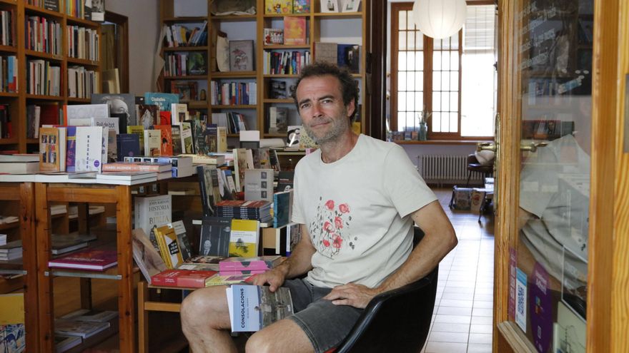 Frustriert über die Pflichten des Erwachsenenlebens? Der Musiker und Autor Miquel Serra hat das beste Gegenmittel