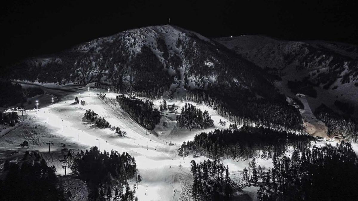 Una jornada d’esquí nocturn aquest hivern a les pistes il·luminades de Masella | MASELLA