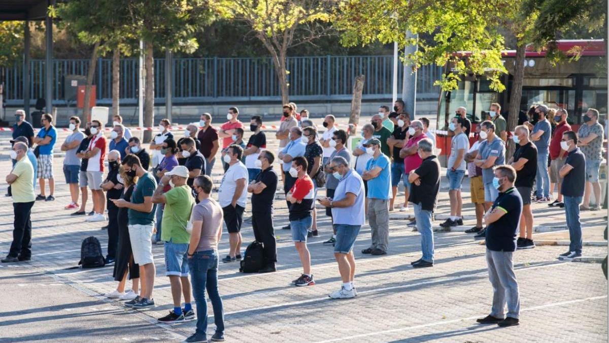 Un momento de la asamblea de trabajadores de la EMT, en la convocatoria de la mañana.