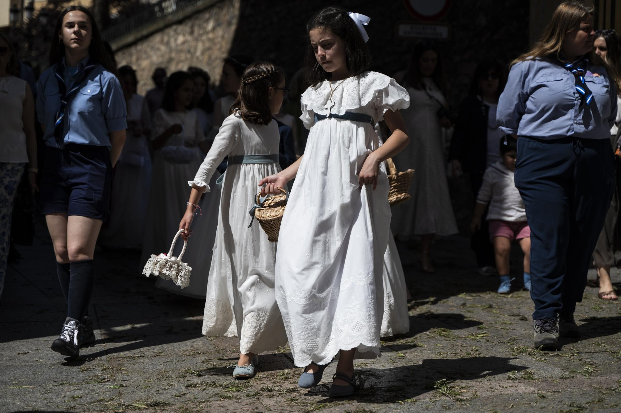 El calor da un respiro al Corpus de Cáceres: búscate en estas fotos