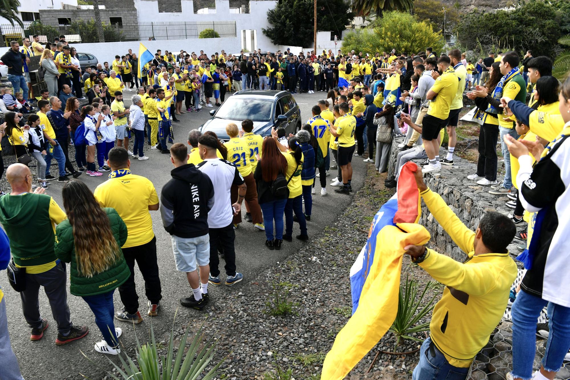 Aficionados despiden a la UD en Barranco Seco antes de ir a Tenerife