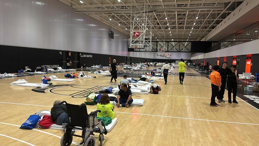 Dos pabellones, un parto y 700 personas sin pegar ojo