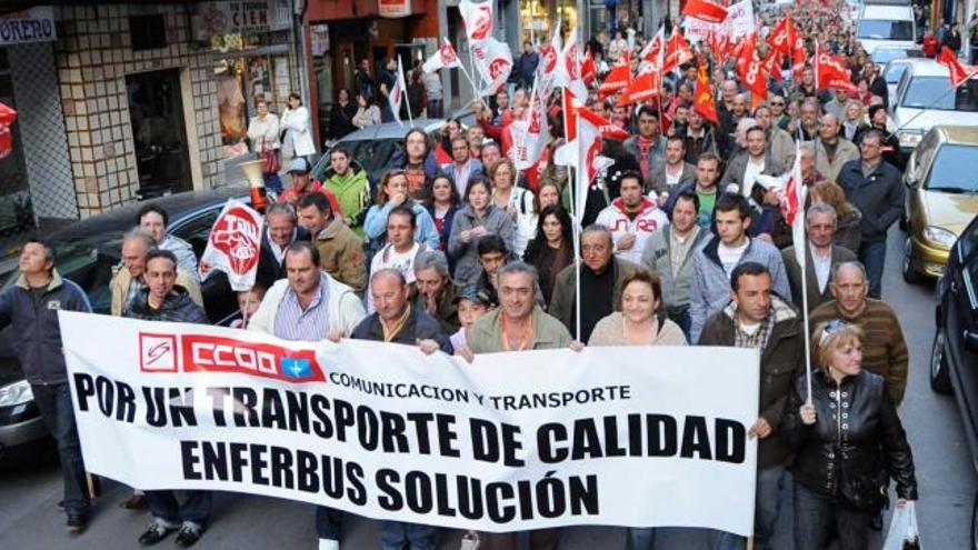 Manifestación de apoyo a los trabajadores de Enferbús en Mieres.