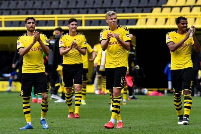 Las imágenes del Borussia Dortmund-Schalke 04, primer partido tras la pandemia.