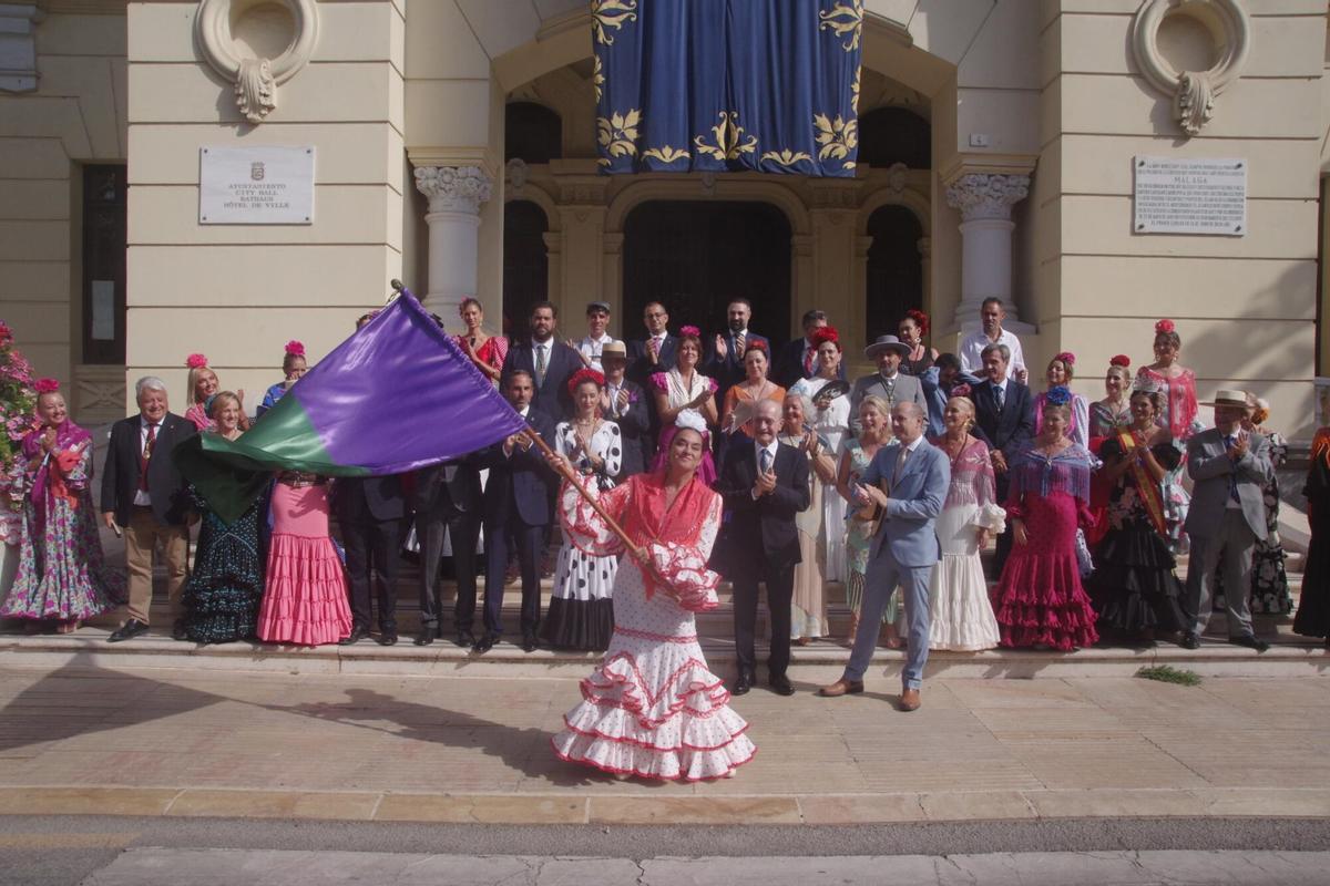 Málaga peregrina ante la Victoria para comenzar su Feria