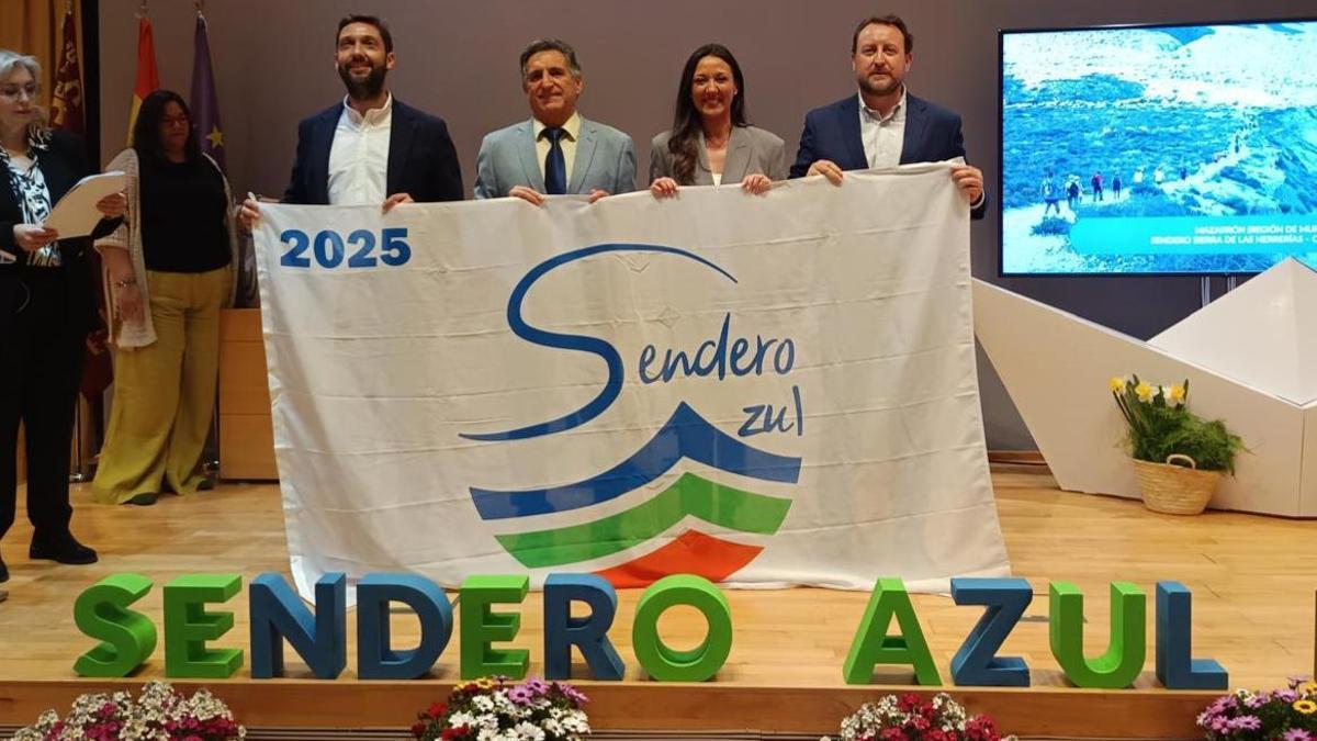 El director del Itrem, Juan F. Martínez; el presidente de la Adeac, José Palacios, la consejera Carmen Conesa y el edil de Tursimo de Mazarrón, Andrés Aznar.
