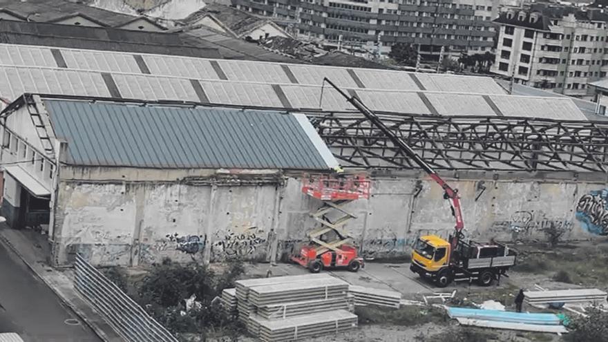 Los promotores del &quot;Kuivi de Ciudad Naranco&quot; inician el techado de la nave del centro cultural