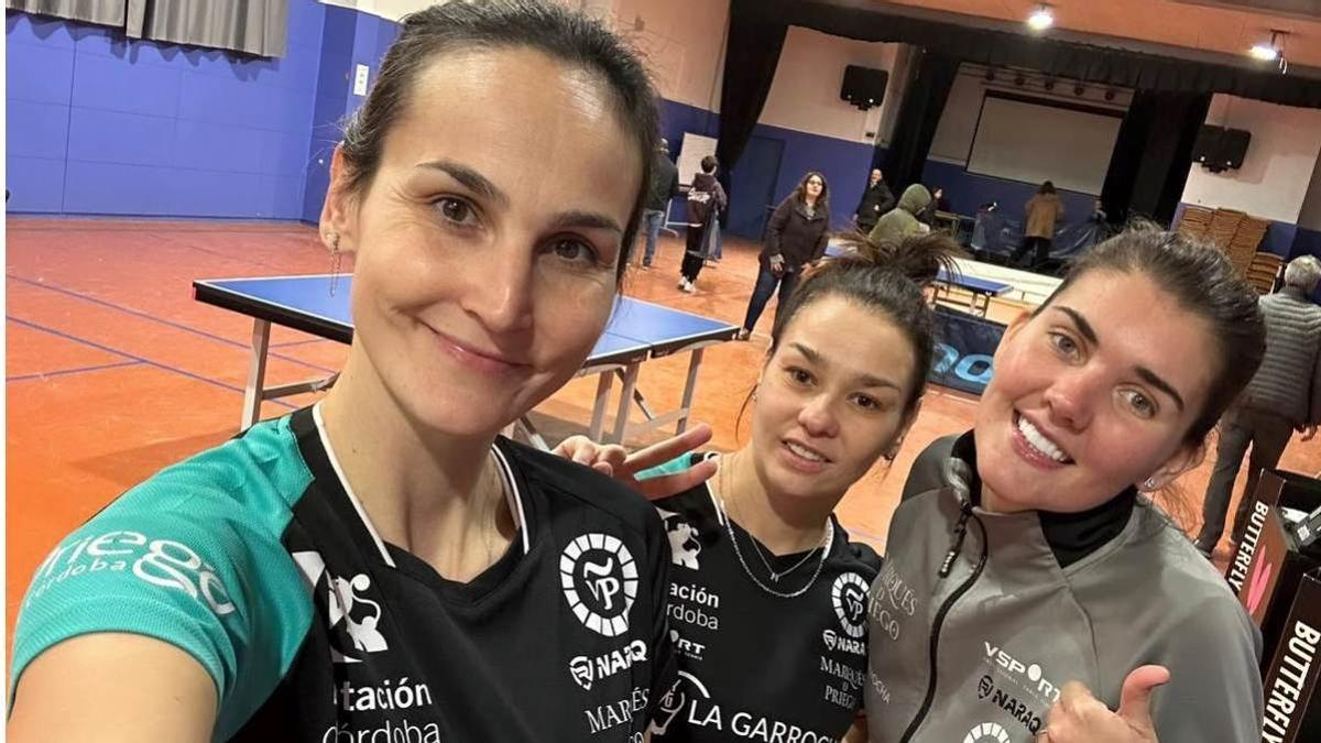 Galonja, Fetiukhina y Garnova celebran la victoria.