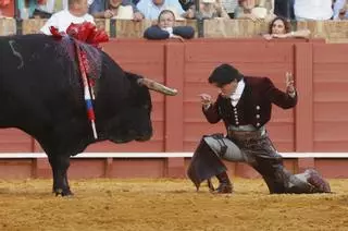 Diego Ventura vuelve a triunfar en la Maestranza con una faena redonda