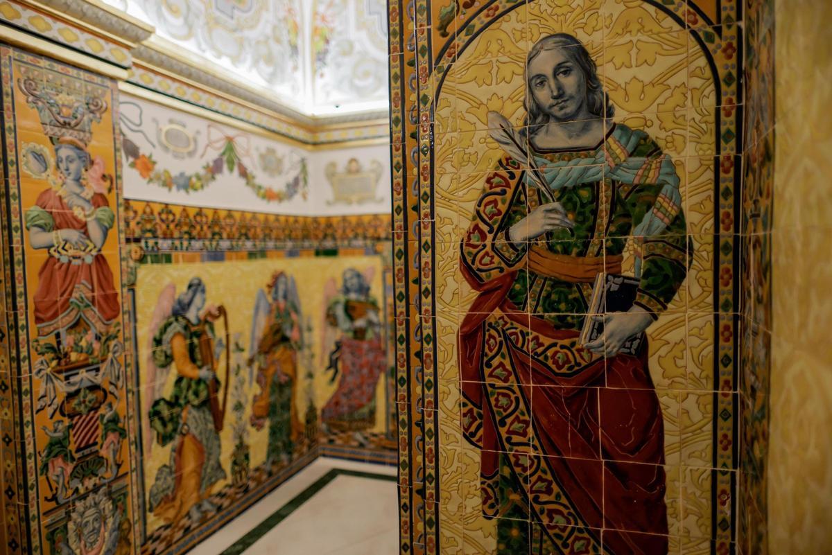 Nuevo camarín de la Esperanza de Triana en la capilla de Los Marineros.