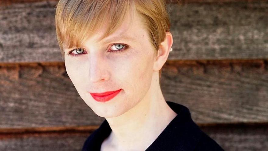 Chelsea Manning publica su primera foto tras salir de la cárcel