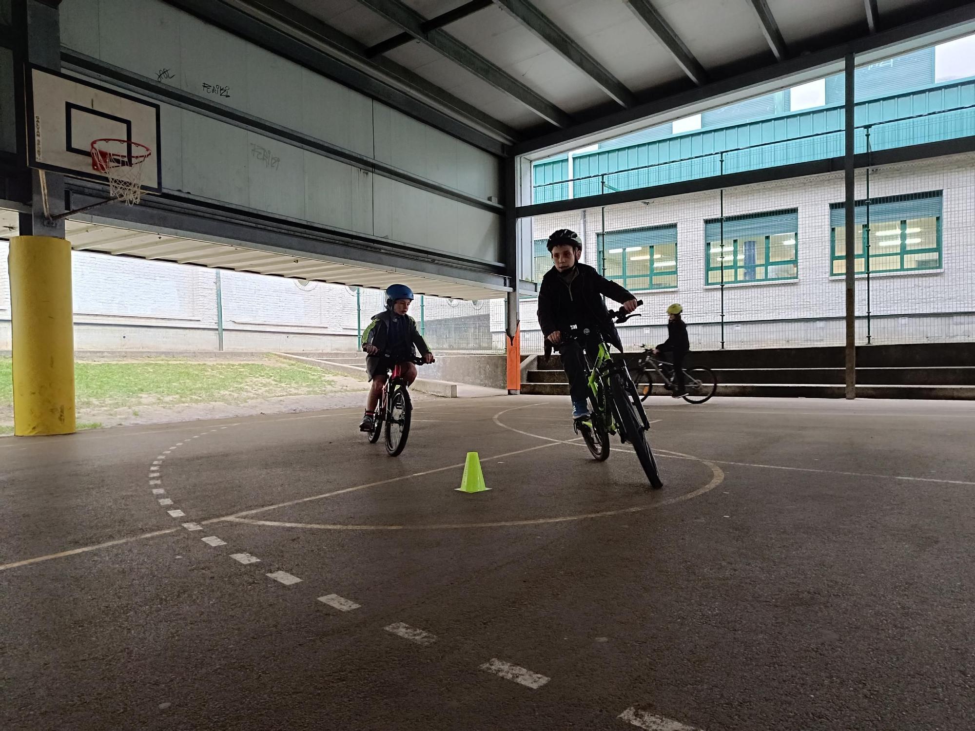 Pasión sobre ruedas: la extraescolar de ciclismo en el colegio de La Fresneda