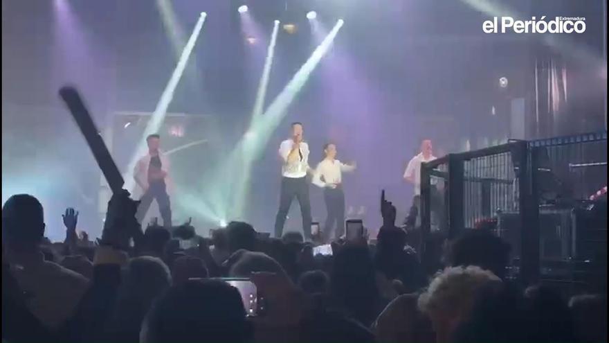 Video | El cantante Raúl encandila al público en la gala Drag Queen de Mérida